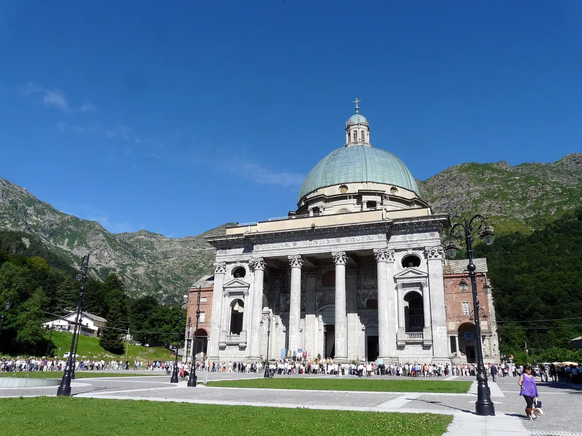 La nuova basilica del Santuario di Oropa con la cupola verde